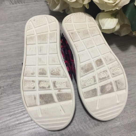 TOMS Geotextile Print Classic Slip-On Shoe - Picture 6 of 7